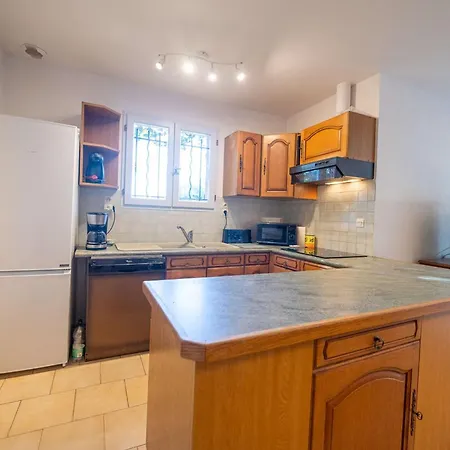 Maison Pour 6 Personnes , Climatisée à 500 M De La De Saint Clair * Le Lavandou