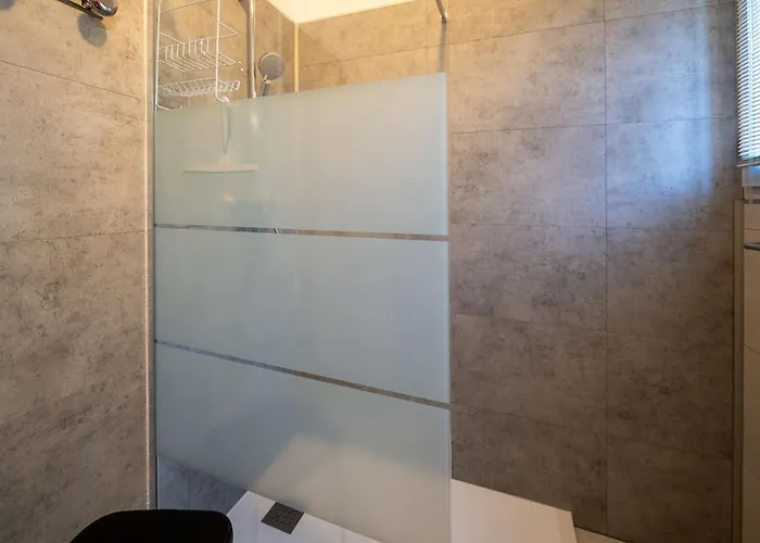 Maison Pour 6 Personnes , Climatisee A 500 M De La De Saint Clair Le Lavandou