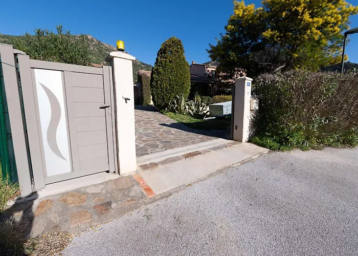 Villa Maison Pour 6 Personnes , Climatisee A 500 M De La De Saint Clair Le Lavandou