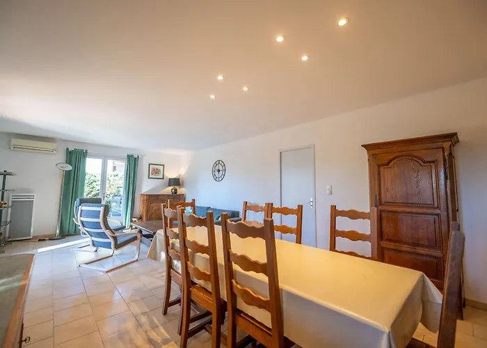 Maison Pour 6 Personnes , Climatisee A 500 M De La De Saint Clair * Le Lavandou