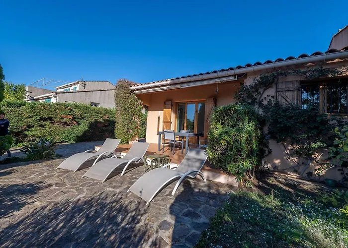 Maison Pour 6 Personnes , Climatisee A 500 M De La De Saint Clair Le Lavandou