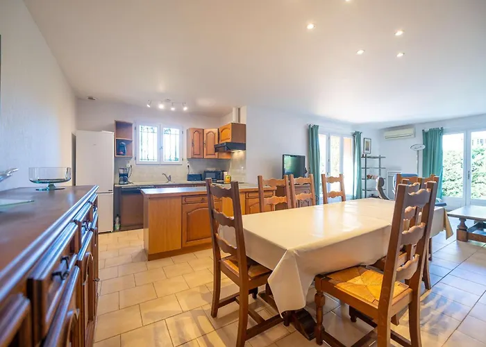 Villa Maison Pour 6 Personnes , Climatisee A 500 M De La De Saint Clair Le Lavandou